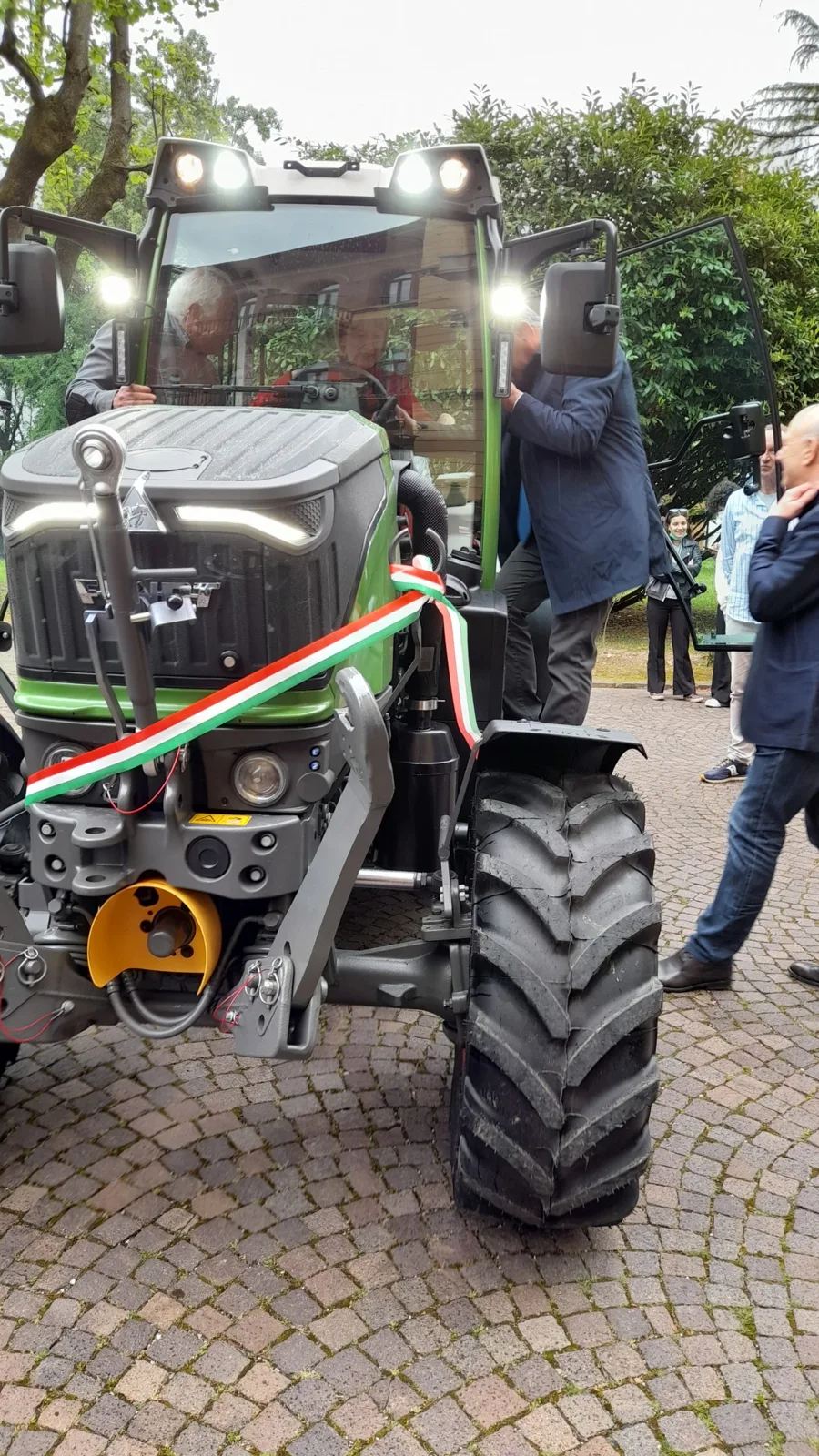 Fendt 211… una consegna speciale all’istituto GB Cerletti